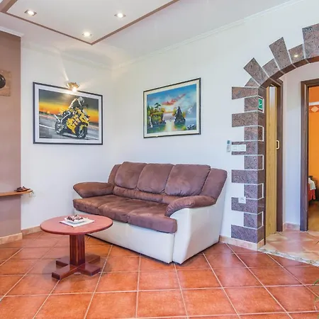Lovely In Gologoricki Dol With Kitchen Holiday home