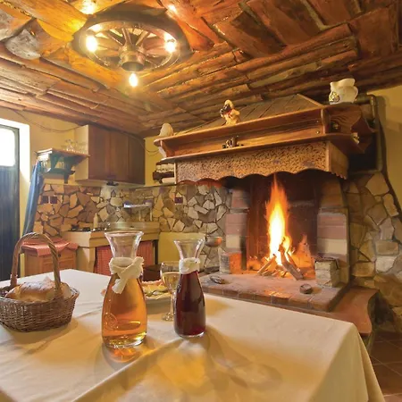 Lovely In Gologoricki Dol With Kitchen Holiday home
