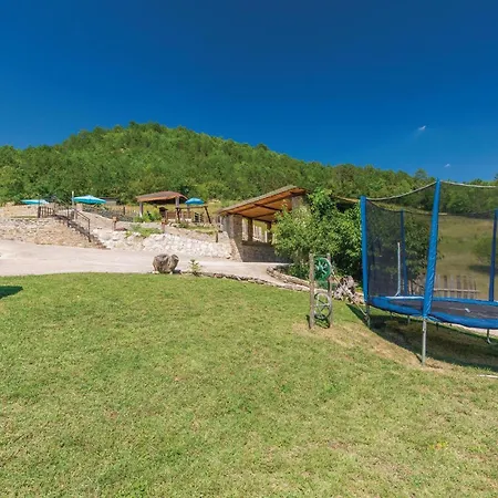 Lovely In Gologoricki Dol With Kitchen Holiday home *