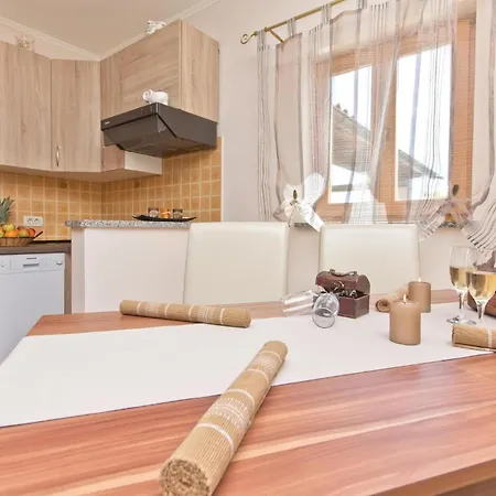 Holiday home Lovely In Gologoricki Dol With Kitchen Gologorica